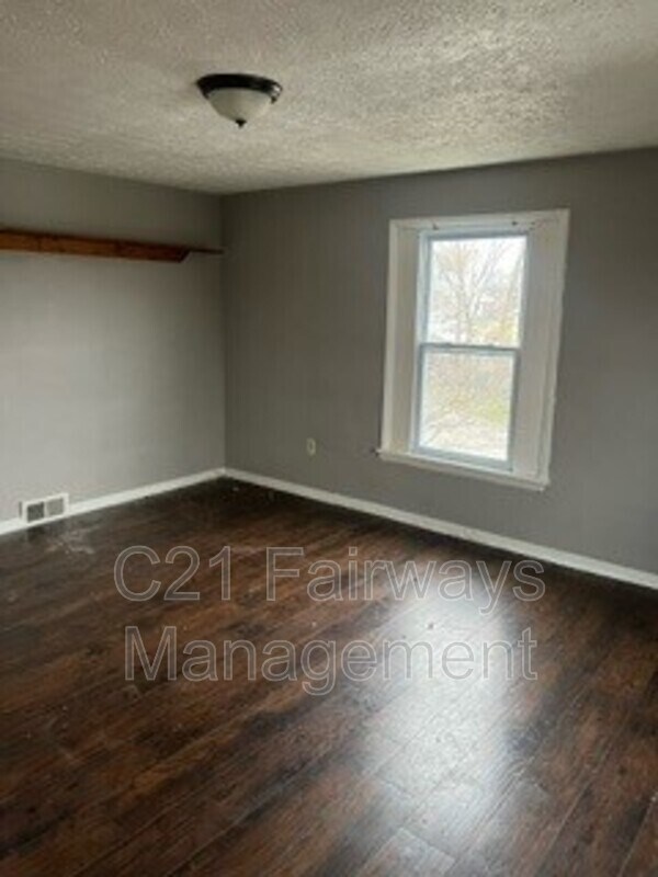 Building Photo - 525 8th St