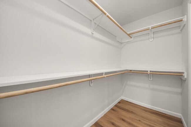 Building Photo - 2407 Crestdale Dr