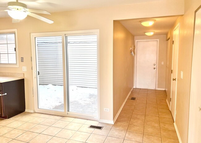 Building Photo - 17 Le Jardin Ct