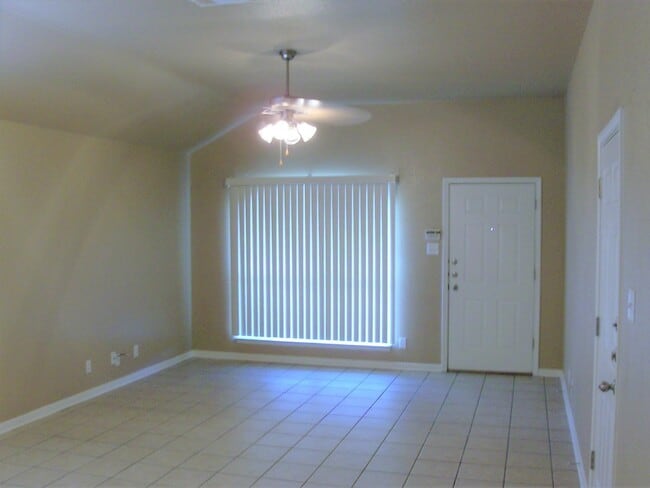 Building Photo - 3 Bedroom / 2 Bath Duplex – Near Fort Hood – Killeen, TX