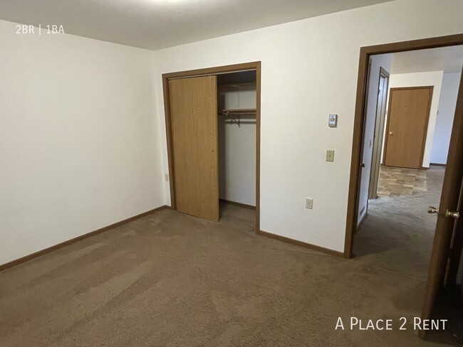 Building Photo - Newly Renovated 2-Bed Near Hospital | Bran...