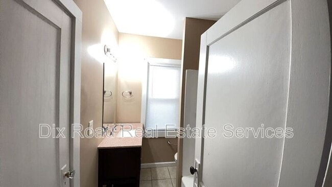 Building Photo - 717 N D St