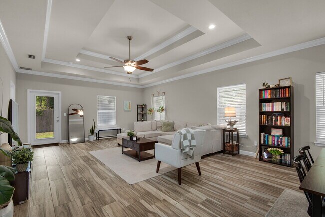 Building Photo - "Charming 3-Bed Home in Mary Esther with $200.00 Off First Full Month's Rent!"