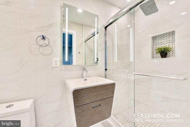 Building Photo - 4525 1/2 Georgia Avenue NW-#1