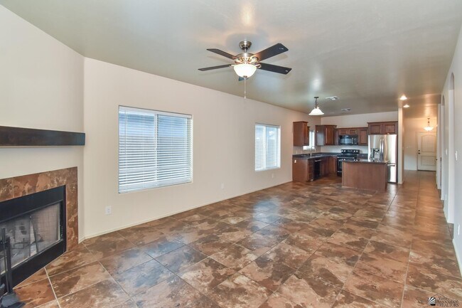 Building Photo - 2523 S 41st Ave