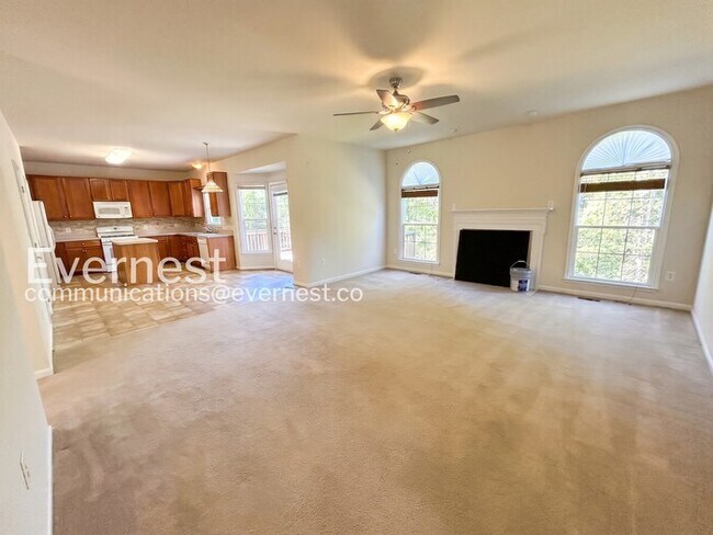 Building Photo - 7 St Stephens Ct