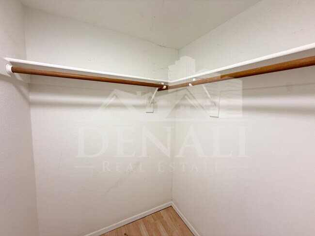 Building Photo - 1114 S Surfside Dr