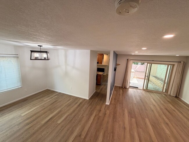 Building Photo - Beautiful Bay Ridge Cul-de-Sac Townhome