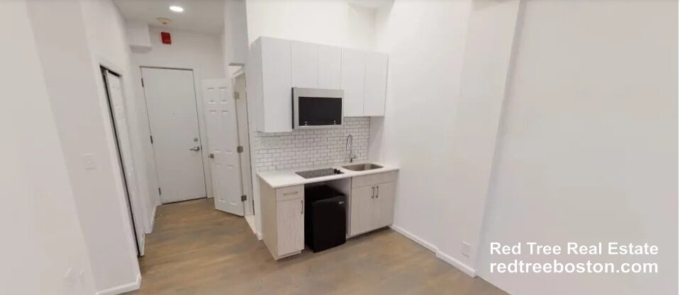 Building Photo - 270 Newbury St