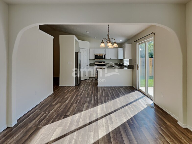 Building Photo - 16605 Sadie Ave