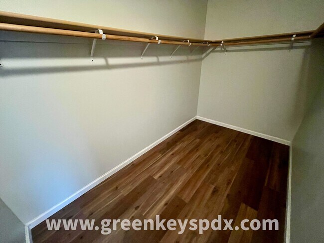 Building Photo - 3-Bedroom, 1.5-Bathroom House near Kenton Park, Off-Street Parking, Fenced Yard, Washer and Dryer