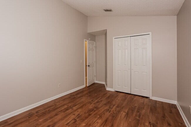 Building Photo - 2513 Townsquare Dr