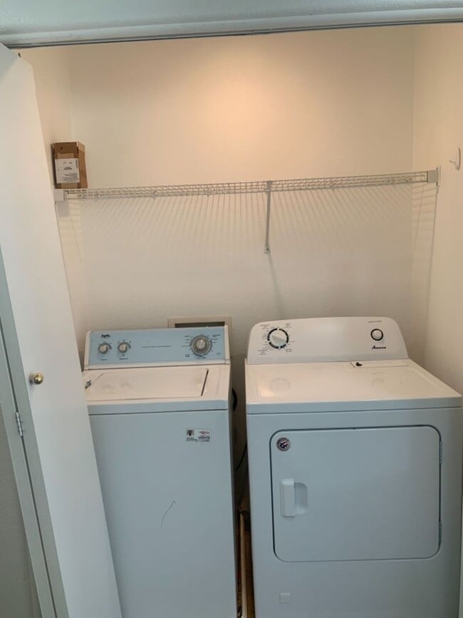 Building Photo - 3 bed,2.5 bath, 1 car garage house for rent $1800