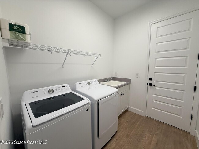 Building Photo - 8367 Gullen Dr