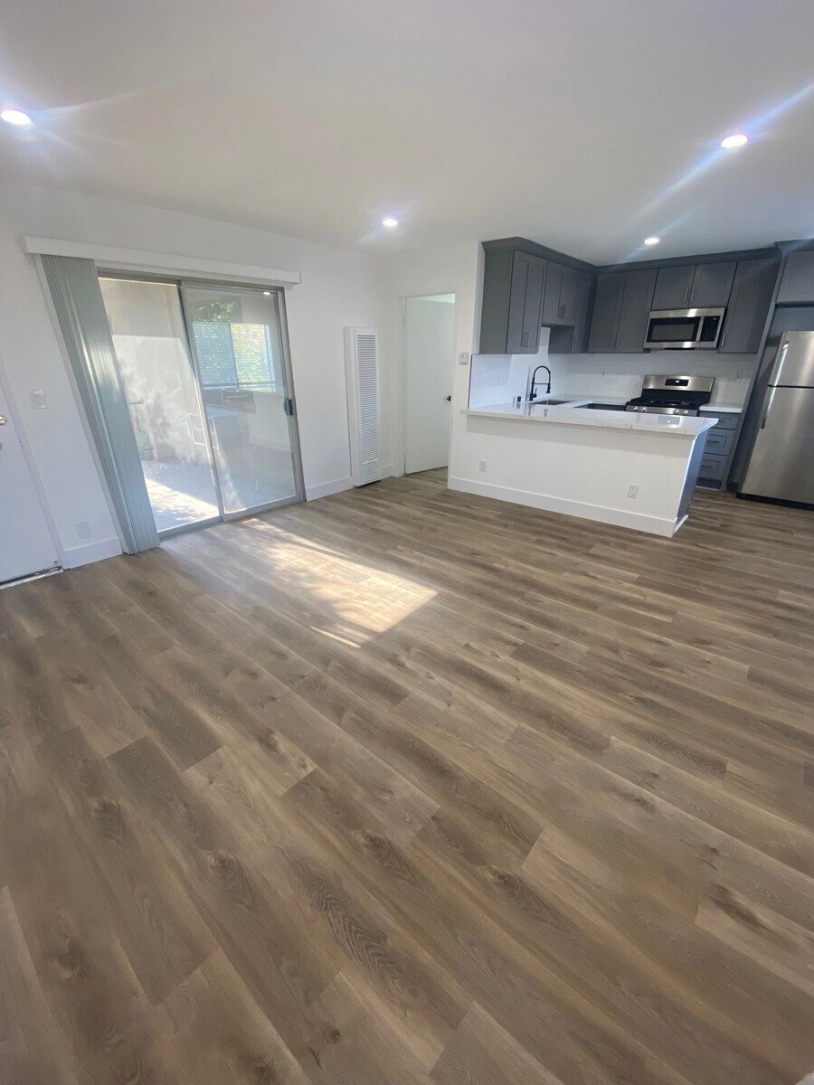 Building Photo - 6136 Fulton Ave