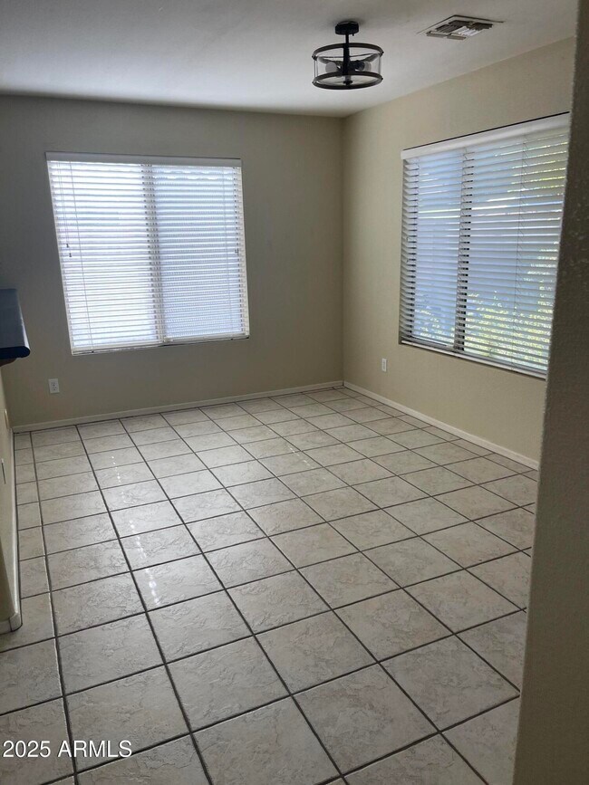 Building Photo - 1381 W Pelican Ct