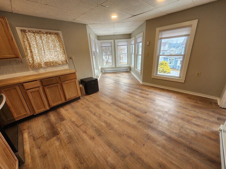 Building Photo - 11 Pearl St