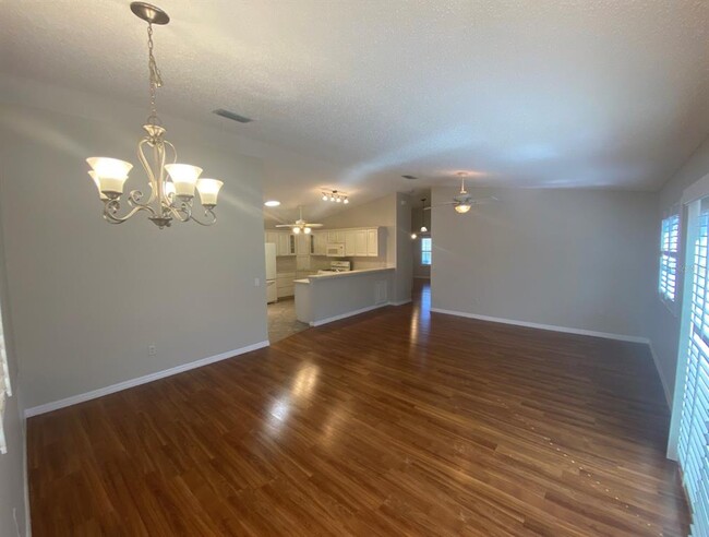 Building Photo - 1031 Pinewood Pl