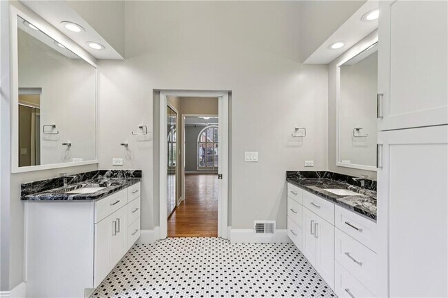 Building Photo - 3740 Ashford Point