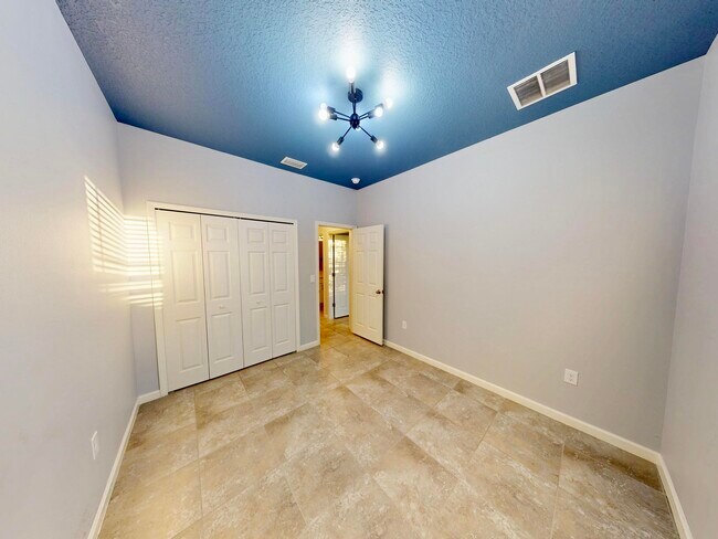 Building Photo - 1405 Mulligan Dr