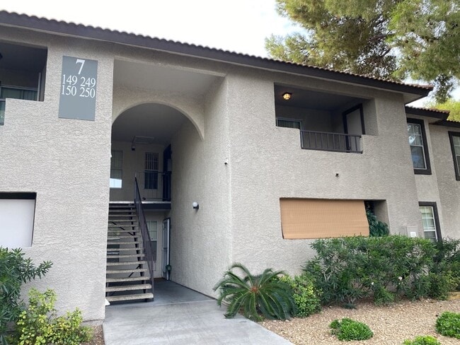 Building Photo - 3 Bedroom 2 bath condo located on second floor.