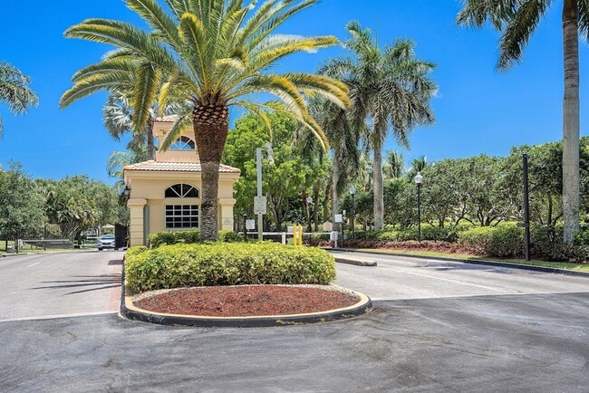Building Photo - 7076 Middlebury Dr