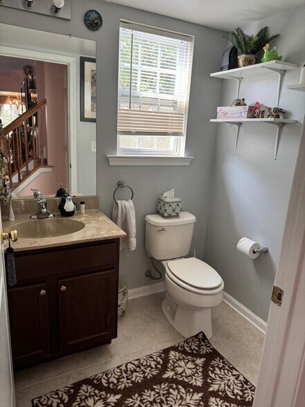 Half bath - 6 Liam St