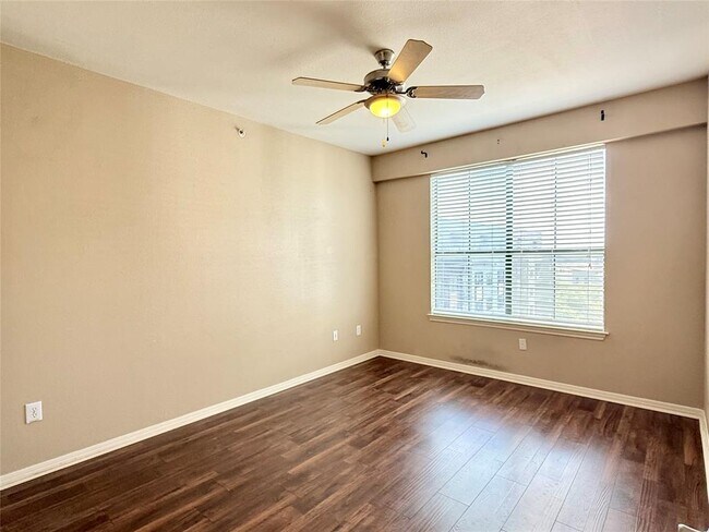 Building Photo - 2505 San Gabriel St