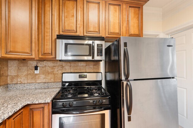 Building Photo - 70 South St