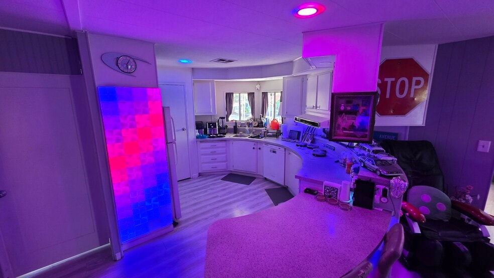 KITCHEN - 18950 Woodcrest Ln