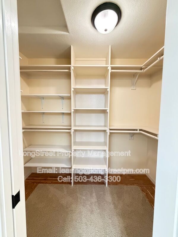 Building Photo - 823 Crouchen St NW