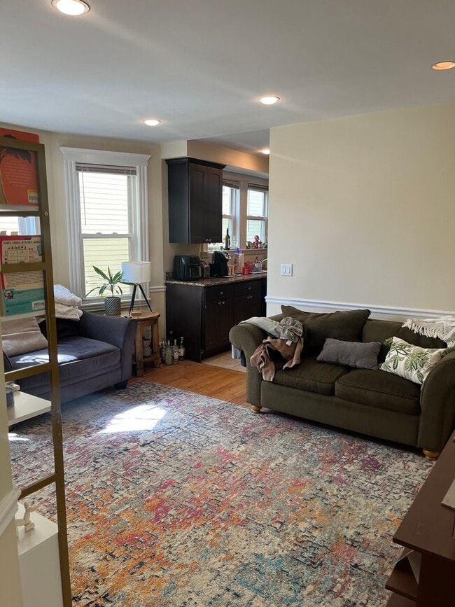 Building Photo - 3 bed/2 bath in Brighton