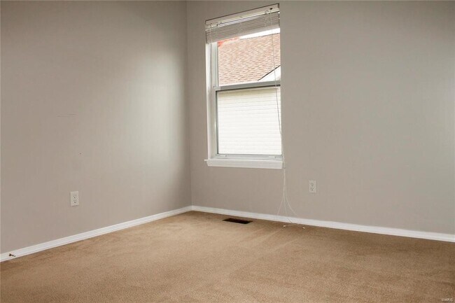 Building Photo - Move-in Ready!