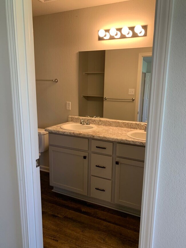 Building Photo - Newer 4bed/2bath home near ASU and NEA Hos...