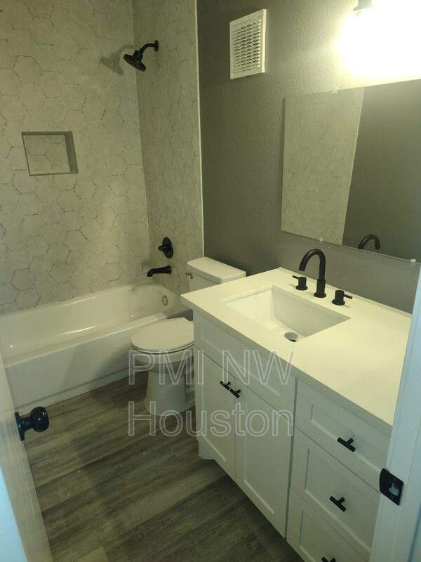 Building Photo - 2687 Gessner Rd