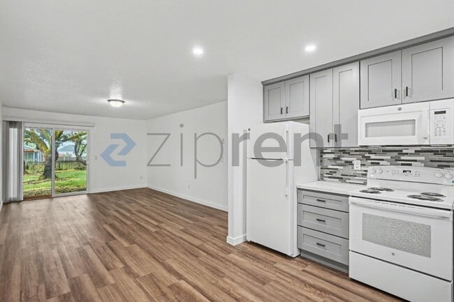 Building Photo - 2742 SE 138th Ave