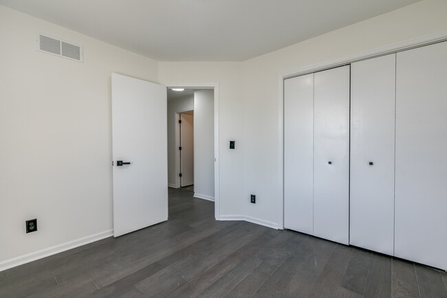 Building Photo - 508 Pembroke Rd SW