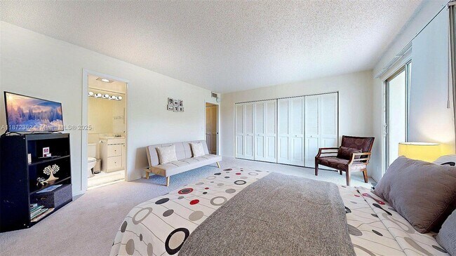 Building Photo - 4047 Rexford A