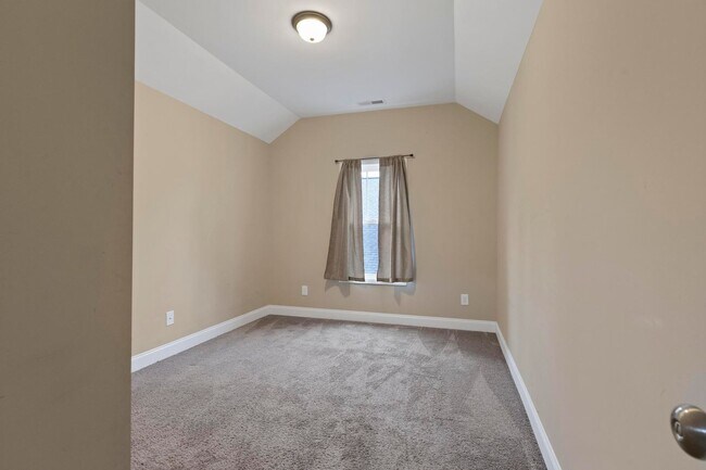 Building Photo - Beautiful 3-bedroom, 2.5-bathroom home available for lease in Hampstead