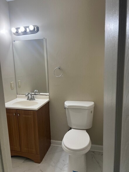 Building Photo - 3543 N Hopkins Ct