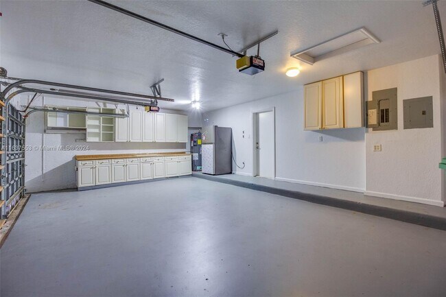 Building Photo - 2231 SW 164th Ave