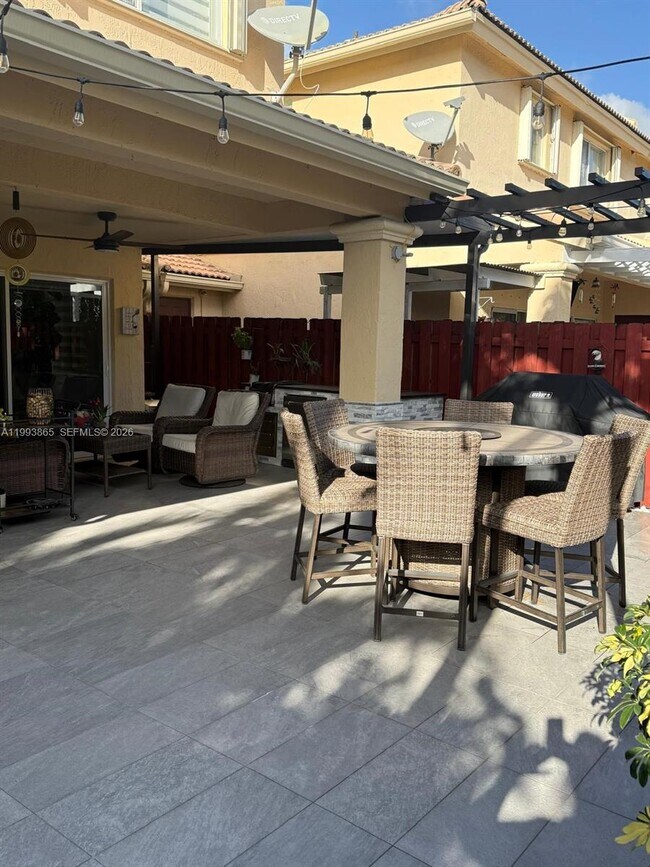 Building Photo - 16418 SW 72nd Terrace