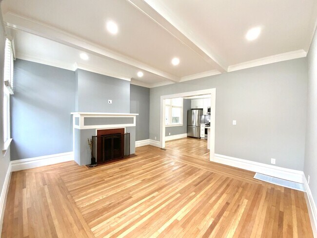 Building Photo - FULLY REMODELED 2BR/1BA. Dishwasher! Laund...