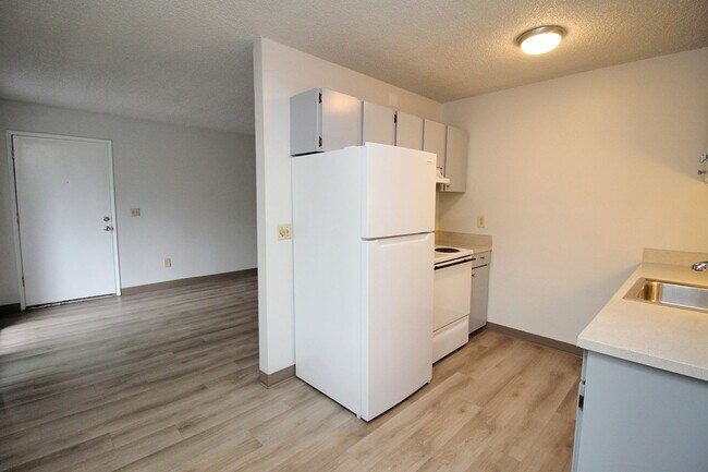 Building Photo - 5704 SW Beaverton Hillsdale Hwy