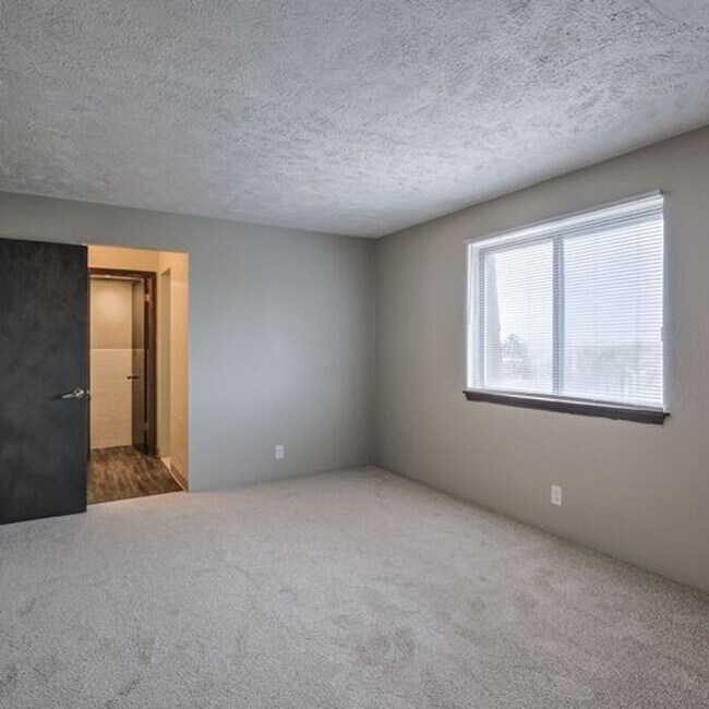 Building Photo - Spacious Apartments Located in the Heart o...