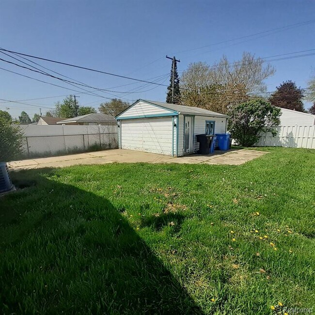 Building Photo - 4938 Roosevelt Blvd