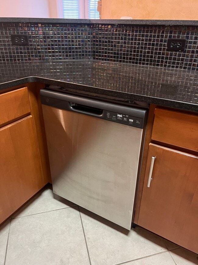 Building Photo - Upgraded First Floor Condo - Estate at Wes...