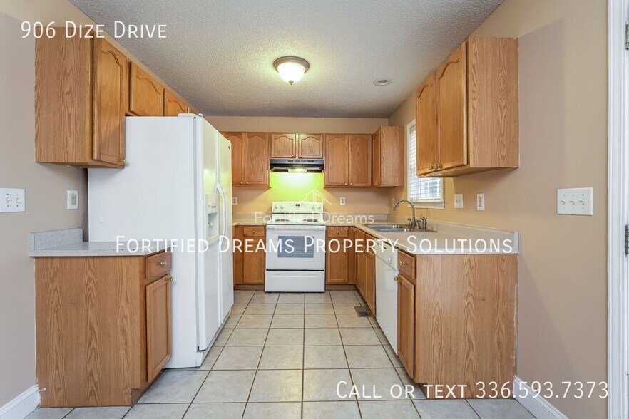Building Photo - 906 Dize Dr