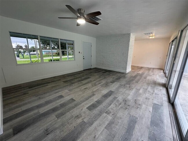 Building Photo - 116 Myakka Dr