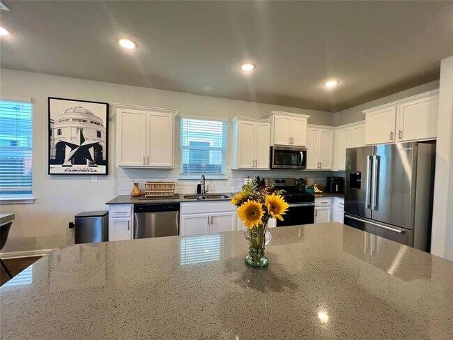 Building Photo - 11305 Sentinel Dr